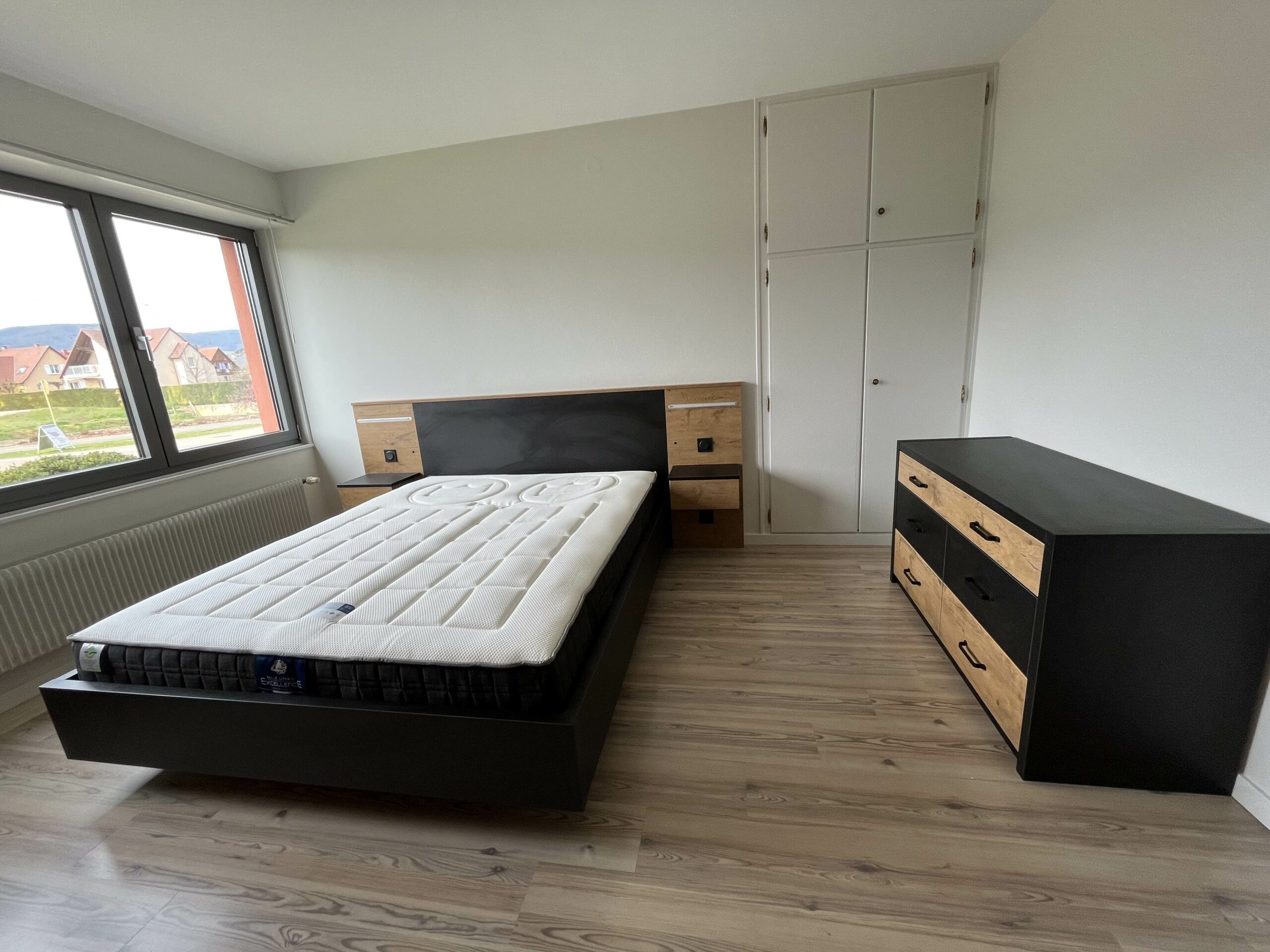 Chambre à coucher bois et noir