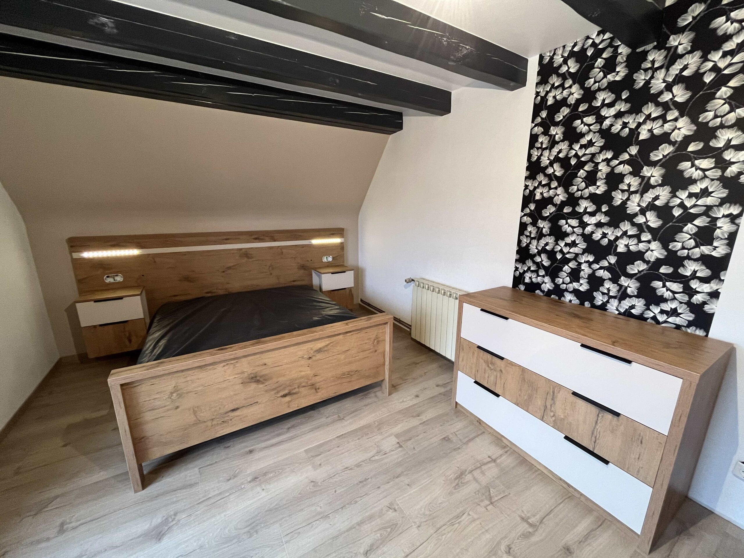 Chambre à coucher blanc et bois