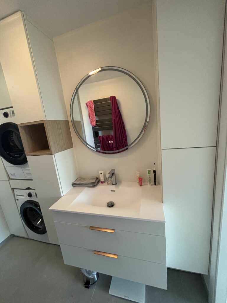 Salle de bain blanche