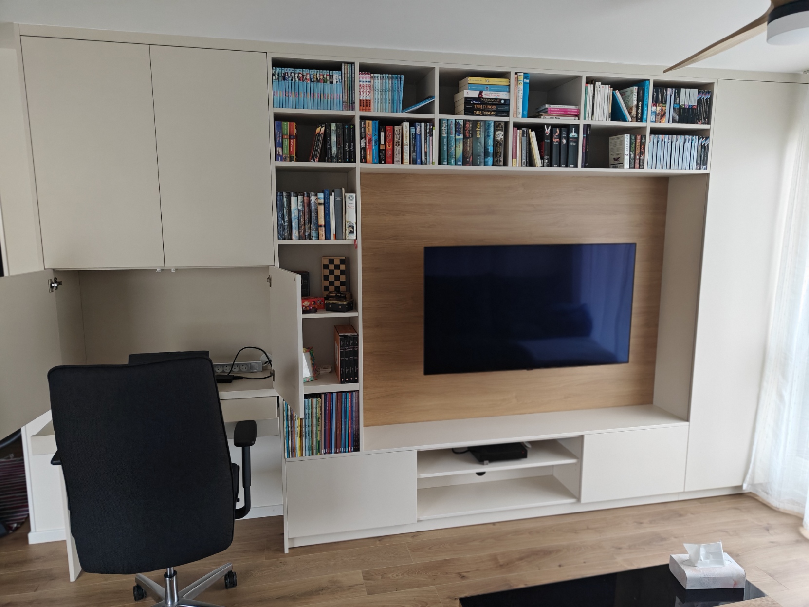Meuble TV avec bureau intégré